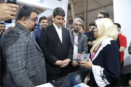 وزیر ارتباطات از تازه‌ترین دستاوردهای فناوران داخلی بازدید کرد