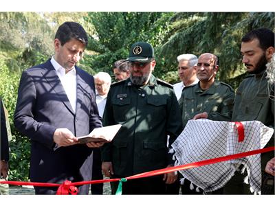 افتتاح نمایشگاه «دفاع همچنان باقی است» با حضور وزیر ارتباطات