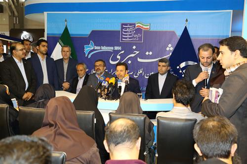 وزیر ارتباطات و فناوری اطلاعات: فعالیت شرکت های فعال در حوزه ICT را محدود  نخواهیم کرد