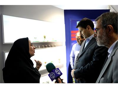 بازدید وزیر ارتباطات از نمایشگاه دستاوردهای جهاد دانشگاهی