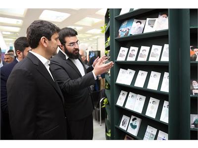 بازدید وزیر ارتباطات و فناوری اطلاعات از نمایشگاه کتاب