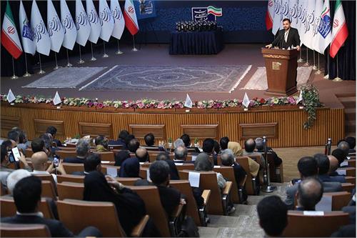 مردم تا پایان این دولت می توانند به سرعت های چند صد مگابیتی دسترسی داشته باشند / اشتراک‌گذاری داده‌ها تکلیف قانونی دستگاه‌هاست