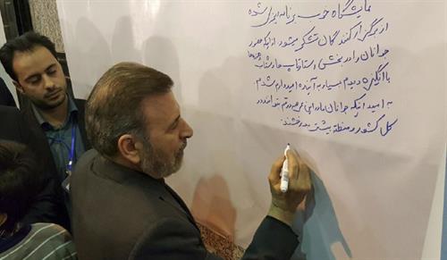 وزیر ارتباطات و فناوری اطلاعات از نمایشگاه الکامپ قم بازدید کرد