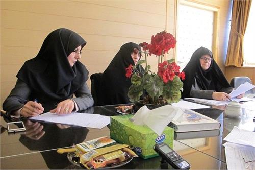 زنان فرهخیته معاصر عالم اسلام" رئیس شورای زنان فرهیخته استان زنجان عنوان کرد: همایش ملی "معرفی برگزار می‌شود/ ارایه درس اختیاری تنظیم خانواده به دانشجویان دختر زنجانی