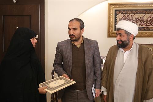 دیدار مدیران وزارت ارتباطات و فناوری اطلاعات با خانواده شهید احمد حاتمی