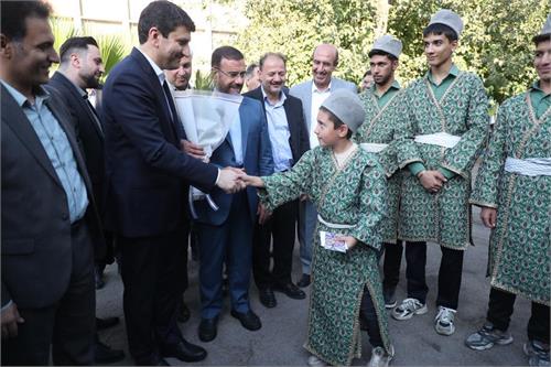 گفت‌وگوی صمیمی وزیر ارتباطات با دانش‌آموزان عشایر شیراز