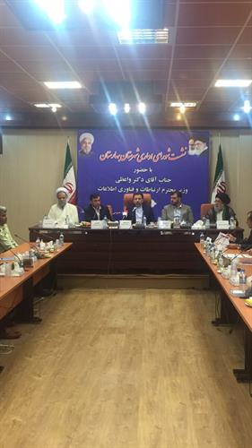 همزمان با هفته دولت وزیر ارتباطات در شورای اداری شهرستان بهارستان شرکت کرد