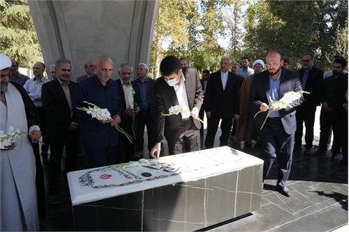 همواره قدردان ایثارگری های شهدا، جانبازان و ایثارگران هستیم