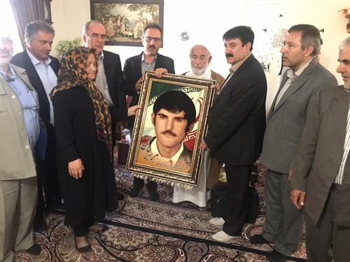 دیدار مسوول هماهنگی دفتر امور ایثارگران وزارت ارتباطات با خانواده شهدا و ایثارگران استان آذربایجان غربی