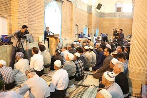 حضور وزیر ارتباطات و فناوری اطلاعات در جمع نمازگزاران نماز جمعه سنندج