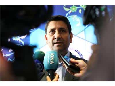بازدید وزیر ارتباطات از نمایشگاه دستاوردهای جهاد دانشگاهی
