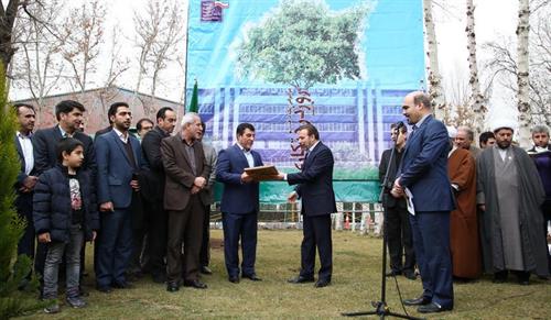 تقدیر از مهندس راسخ به جهت دریافت لوح طلایی مدیریت سبز  توسط وزارت ارتباطات و فناوری اطلاعات