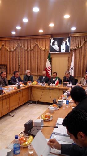 دکتر واعظی در جلسه اتاق بازرگانی استان آذربایجان شرقی: تبدیل شدن تبریز به هاب پستی از اولویتهای وزارت ارتباطات و شرکت پست است