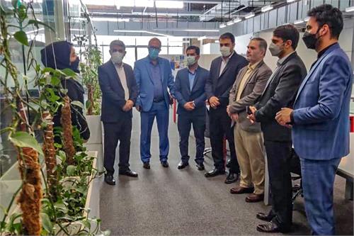 بازدید مدیران عامل پست و منطقه ویژه پیام از کارخانه نوآوری آزادی