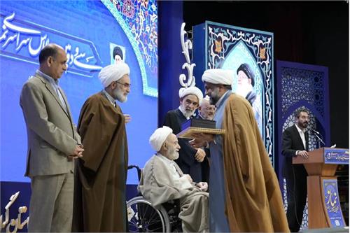 تقدیر از وزارت ارتباطات به‌عنوان دستگاه برتر در ترویج فرهنگ اقامه نماز