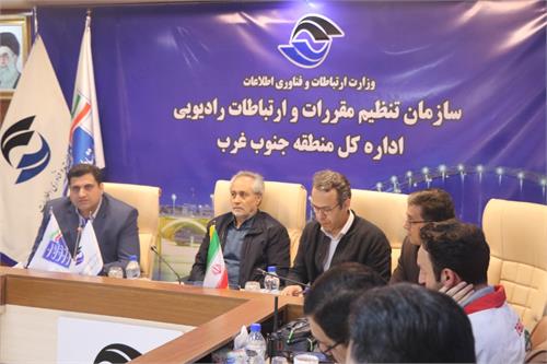 ارتباطات استان خوزستان پایدار و مطلوب است / راه اندازی تلفن همگانی و توزیع سیم کارت های رایگان در اردوگاه های سیل زدگان انجام شده است/برنامه ریزی برای پایداری مسیرهای فیبرنوری در شرایط بحرانی