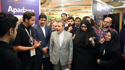 وزیر ارتباطات از نمایشگاه بین المللی بازی های رایانه ای بازدید کرد
