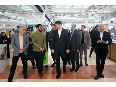 بازدید وزیر ارتباطات و فناوری اطلاعات از نمایشگاه کتاب