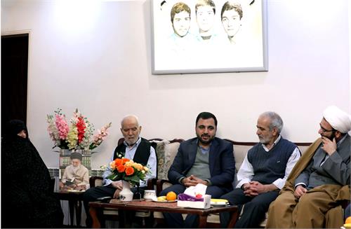 وزیر ارتباطات روز پدر را به پدر شهیدان فاضل بجستانی تبریک گفت