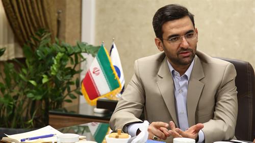 با دیدگاه امنیتی محدودساز مخالفم/ هدف از حضورم در شبکه های اجتماعی ارتباط مستقیم با کاربران است