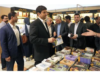 بازدید وزیر ارتباطات و فناوری اطلاعات از نمایشگاه کتاب