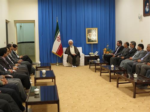 دیدار مدیر کل ارتباطات و فناوری اطلاعات استان ,مدیران و کارکنان شرکت های تابع وزارتخانه با نماینده محترم ولی فقیه و امام جمعه ایلام