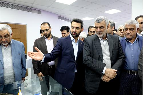 آذری جهرمی: دستاوردهای فضایی، دستاورد نظام است نه یک وزارتخانه و پژوهشگاه/ حجتی: دستاوردهای فضایی در این پژوهشگاه نیاز هر روزه ما در وزارت جهاد کشاورزی است