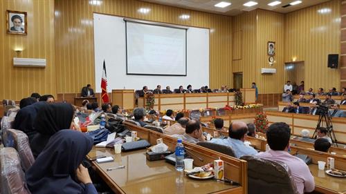 دکتر واعظی در جمع مسولین شهرستان لارستان؛ اولویت دولت توجه به مناطق محروم و کم برخوردار است