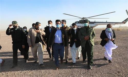 آذری جهرمی با بالگرد راهی روستاهای بلوچستان شد