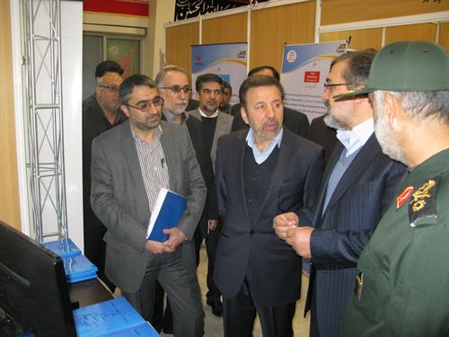 بازدید دکتر واعظی از نمایشگاه "صنعت بومی سایبری"