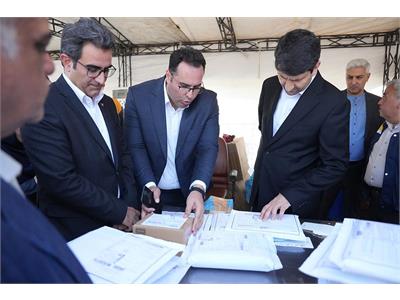 بازدید وزیر ارتباطات و فناوری اطلاعات از نمایشگاه کتاب