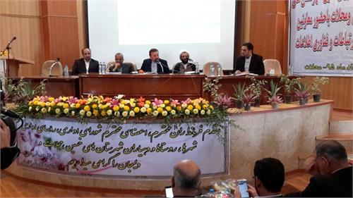 دکتر واعظی در شهرستان محلات از سفر قریب الوقوع ریاست جمهوری به استان مرکزی خبر داد