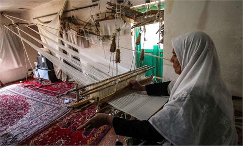 رونق فروش صنایع‌دستی روستای جهانی «خراشاد»، به لطف دسترسی به اینترنت