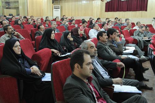 همایش تخصصی و کارگاه آموزشی "بررسی ایمنی تشعشع در شبکه های ارتباطی" با استقبال پرشور جمعی از مقامات، مسئولین، متخصصین و کارشناسان دستگاه های استان یزد برگزار شد.