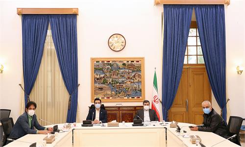 فرض کنید بچه های خودتان در مناطق فاقد ارتباطات تحصیل می کنند