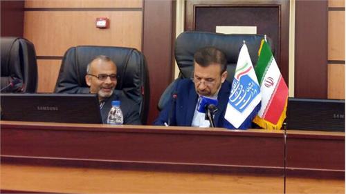 دکتر واعظی: رفع شکاف بین شهرهای بزرگ، کوچک و روستا سیاست وزارت ارتباطات/  دسترسی 1081 روستای استان مرکزی به تلفن و ٢٥٧ روستا به شبکه اینترنت پرسرعت