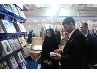 بازدید وزیر ارتباطات و فناوری اطلاعات از نمایشگاه کتاب