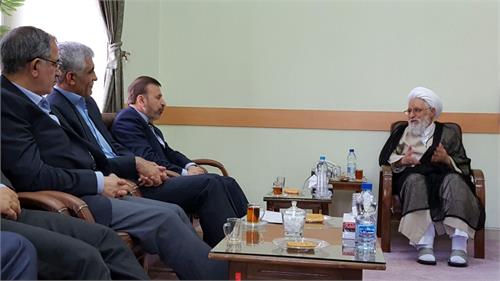 دکتر واعظی در سفر به استان فارس با نماینده ولی فقیه فارس دیدار کرد