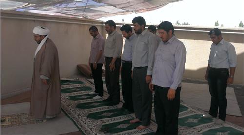 برگزاری مراسم قرائت قرآن و نماز جماعت ظهر و عصر در ایام ماه مبارک رمضان