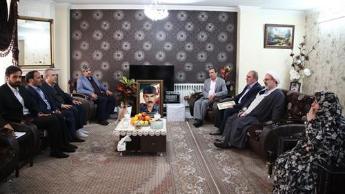 دیدار مدیر عامل شرکت ارتباطات زیرساخت با خانواده شهید محسنی فاضل