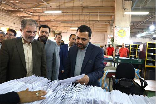 وزیر ارتباطات از وضعیت توزیع گذرنامه های زیارتی در مناطق پستی به صورت سر زده بازدید کرد