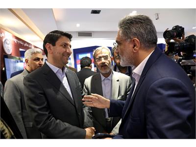 بازدید وزیر ارتباطات از نمایشگاه دستاوردهای جهاد دانشگاهی