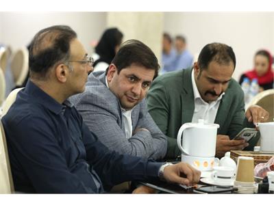 نشست صمیمانه وزیر ارتباطات و فناوری اطلاعات با اصحاب رسانه