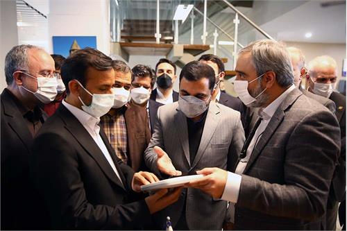 نمایشگاه امروز نوید بخش آغاز حرکت نهضت راه اندازی فیبرنوری در کشور بود / دولت از بخشی از درآمد خود از اپراتورها به نفع سرمایه گذاری و توسعه شبکه فیبر نوری صرف نظر کرد