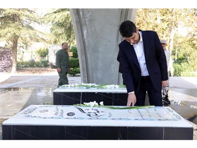 افتتاح نمایشگاه «دفاع همچنان باقی است» با حضور وزیر ارتباطات